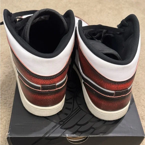 Jordan 1 mid wear away Chicago - Picture 3 of 9